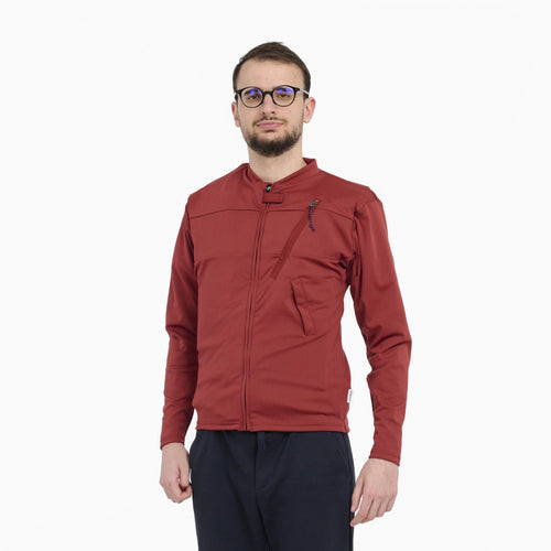 Man wearing a Floatee anti-drowning T-shirt red with long sleeves