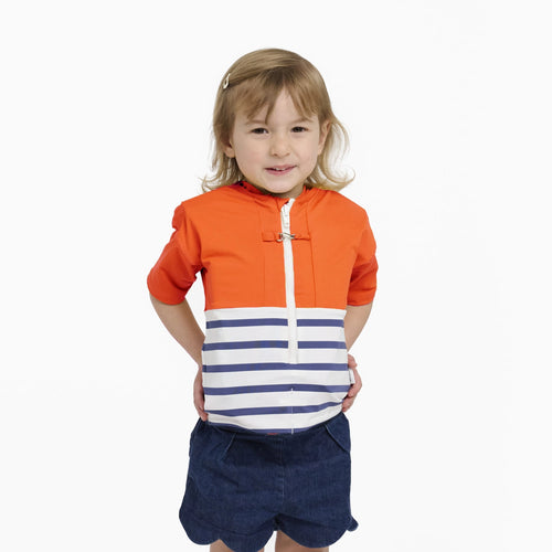 Floatee anti-drowning T-shirt for children, worn by female toddler/kid, orange at the top and striped jersey at the bottom, short sleeves