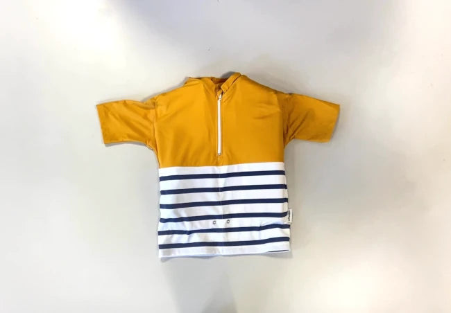 Floatee anti-drowning T-shirt for children, yellow at the top, on a table